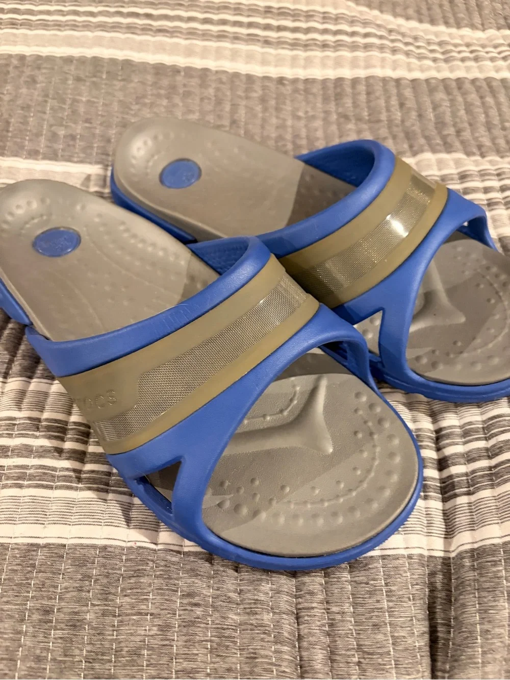 NWOT Crocs Men’s 9/women’s 11 Blue and Gray Slide Sandals